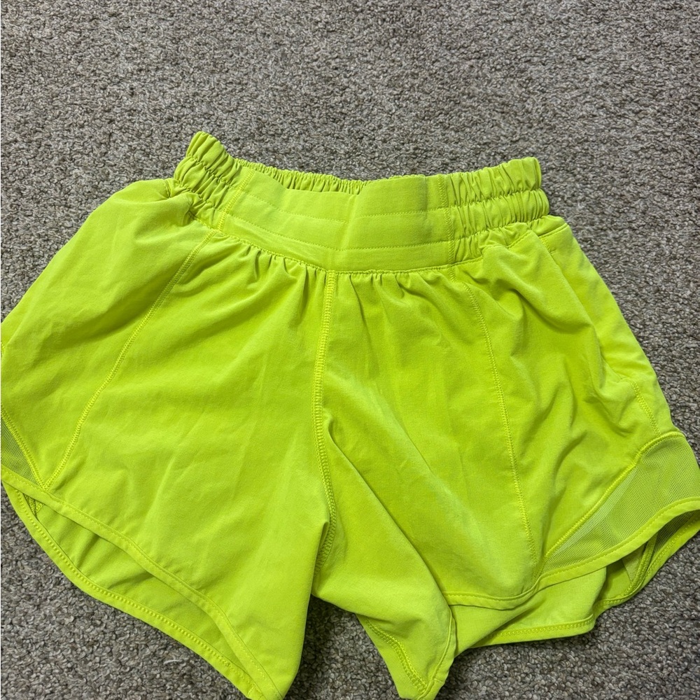 Lululemon Highlight Yellow Women's Hotty Hot Shorts 0 (LR 4”)